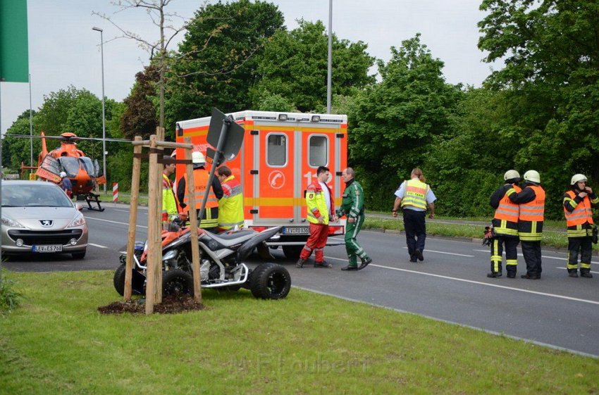 Einsatz Christoph 3 Quadunfall Leverkusen Olof Palmestr 11.jpg